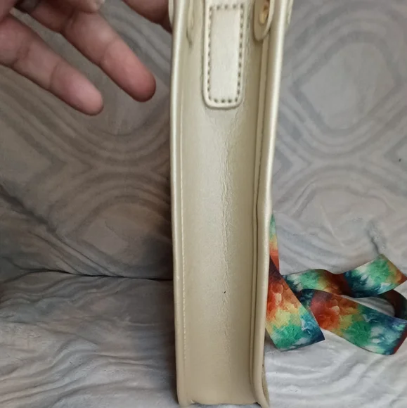 Anca Barbu ...1 Of 1.... Handpainted Leather Crossbody..... 10x11x3 - Picture 5 of 9